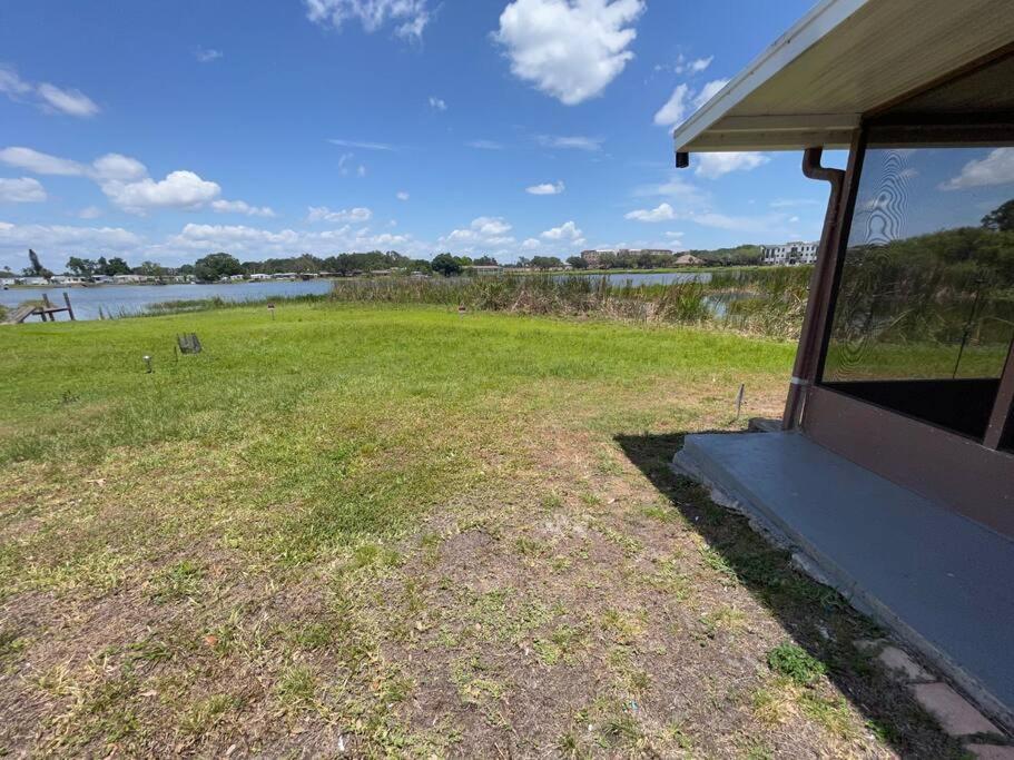 Lakeside Retreat - 3 Bedroom, 2 Bathroom House By The Lake เลคแลนด์ ภายนอก รูปภาพ