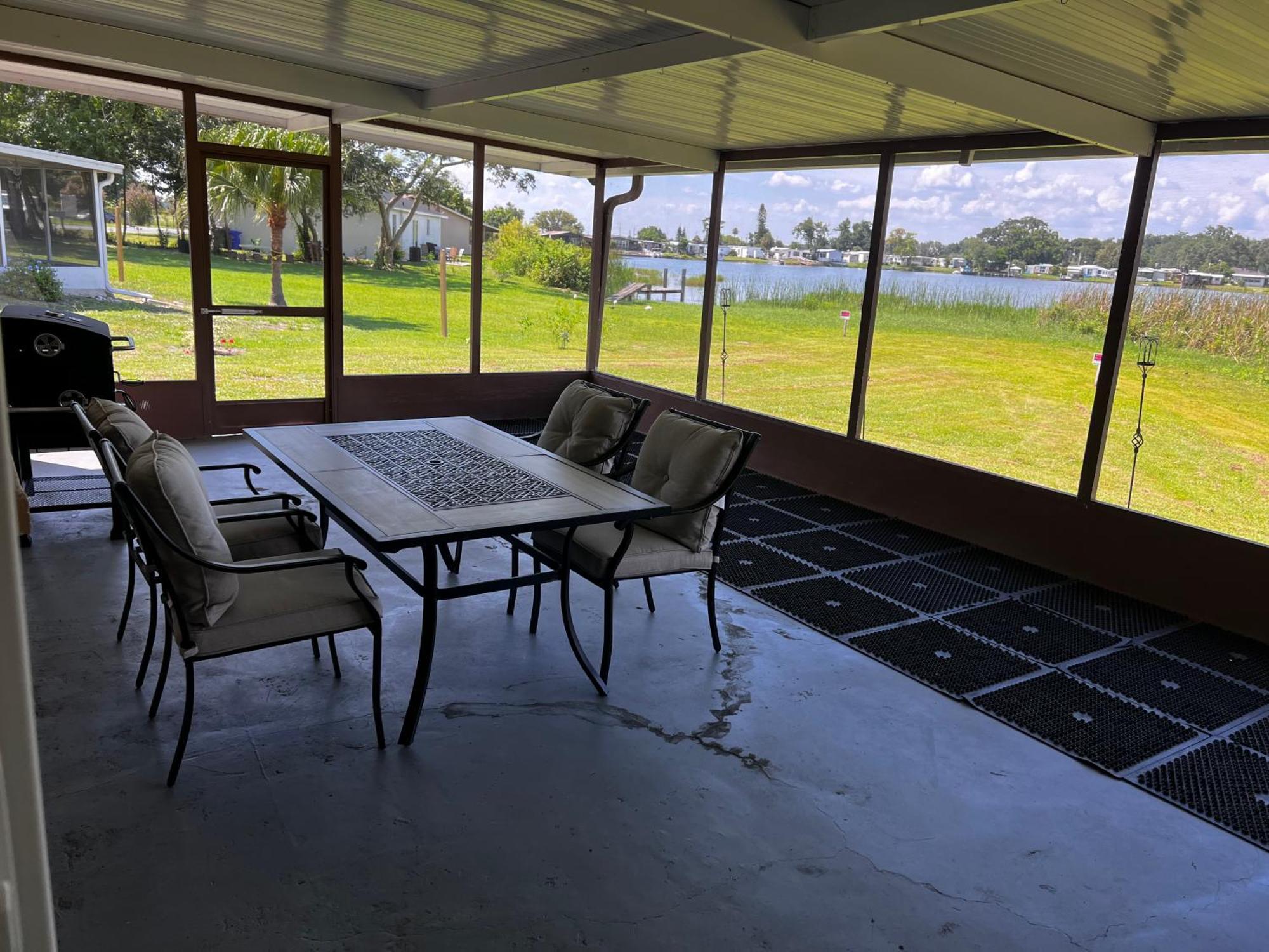 Lakeside Retreat - 3 Bedroom, 2 Bathroom House By The Lake เลคแลนด์ ภายนอก รูปภาพ