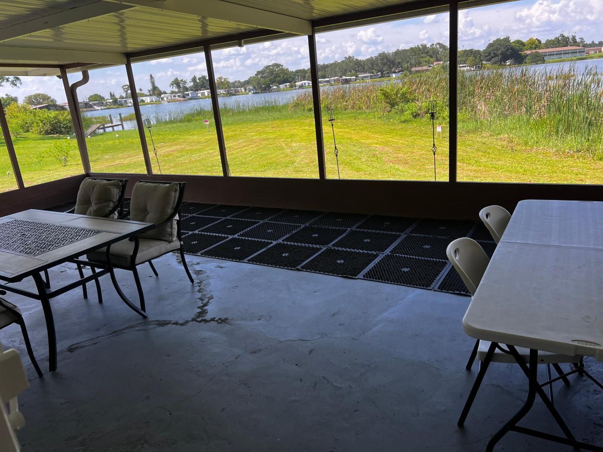 Lakeside Retreat - 3 Bedroom, 2 Bathroom House By The Lake เลคแลนด์ ภายนอก รูปภาพ